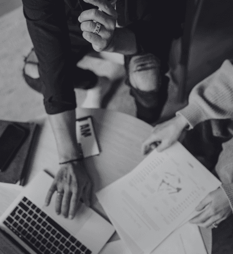 Arbeitssituation am Tisch — Strukturen und Unterlagen